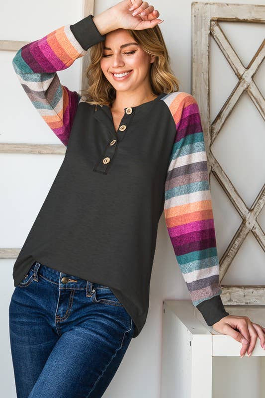 STRIPE PRINT CONTRAST TOP: CHARCOAL