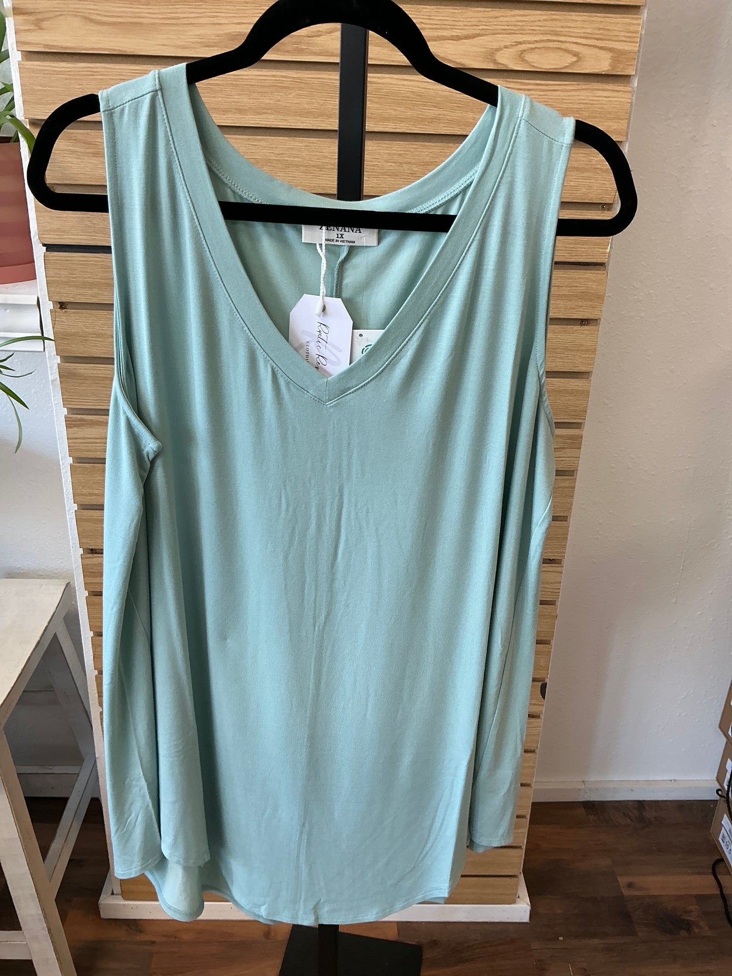 PLUS REAL MODAL SLEEVELESS V-NECK HI-LOW HEM TOP