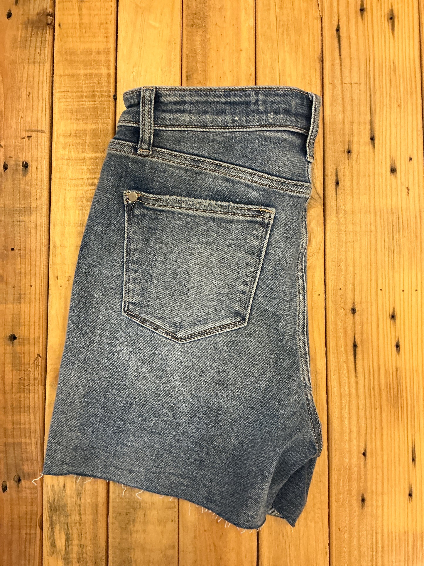 HW Shorts w/stitch over destroy detail
