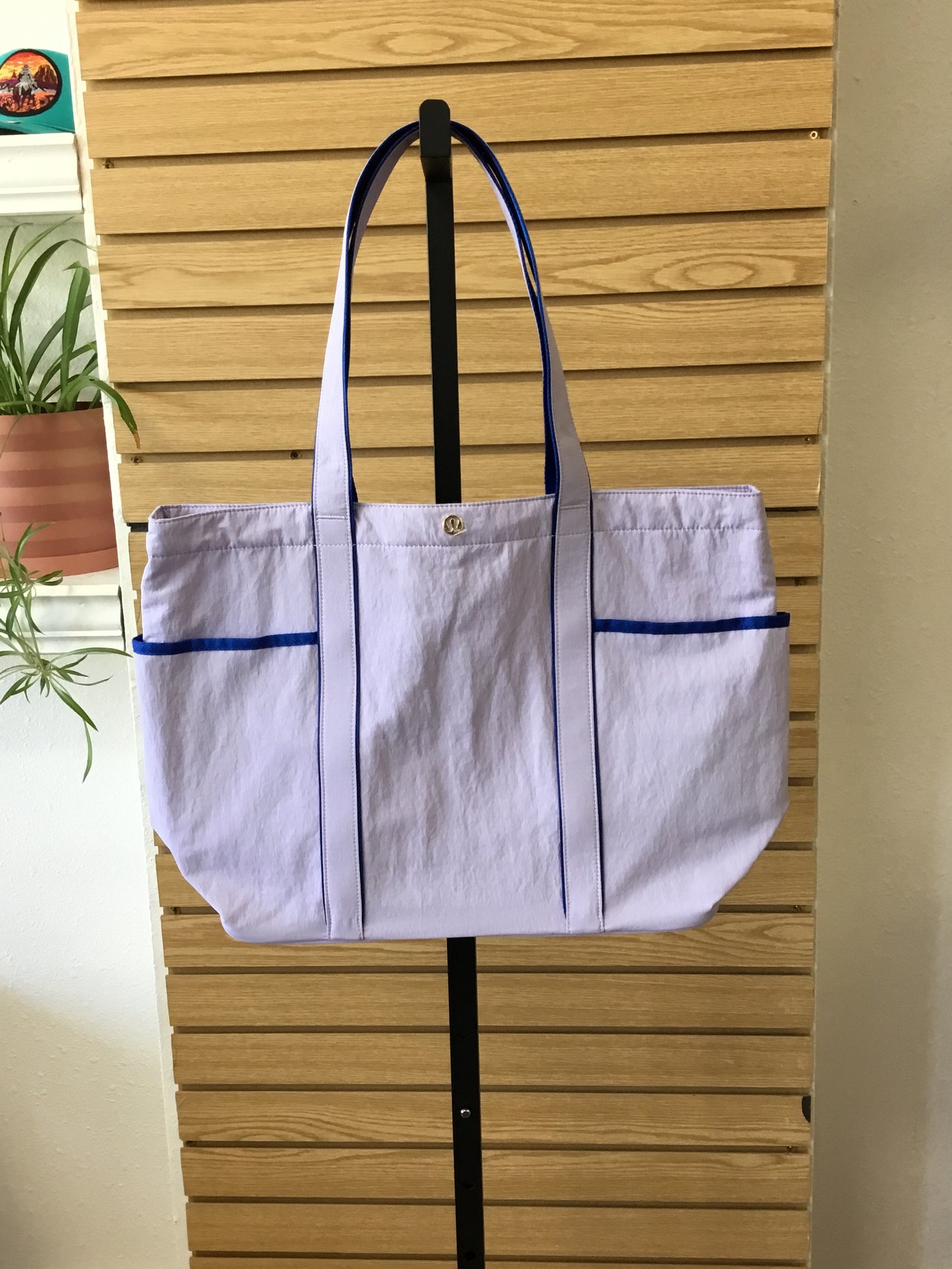 Lululemon daily multi-pocket tote