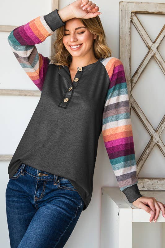 STRIPE PRINT CONTRAST TOP: CHARCOAL