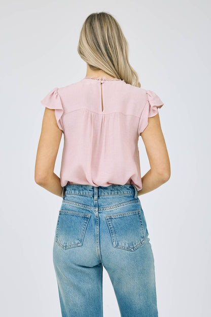 LACE PANEL SHORT RUFFLE SLEEVE BLOUSE: BLUSH