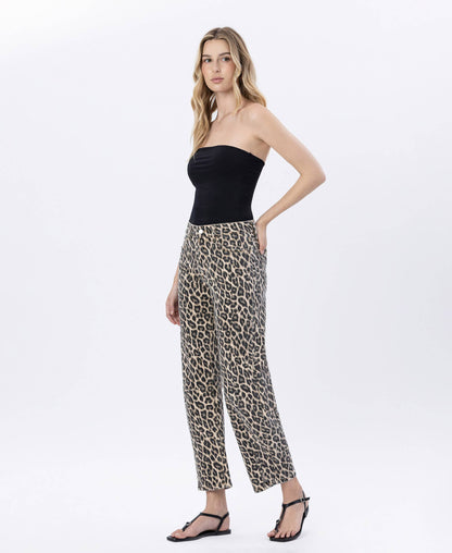 HIGH RISE LEOPARD BARREL JEANS