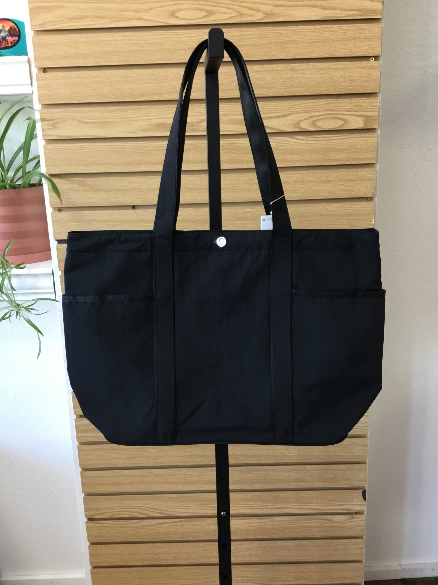 Lululemon daily multi-pocket tote