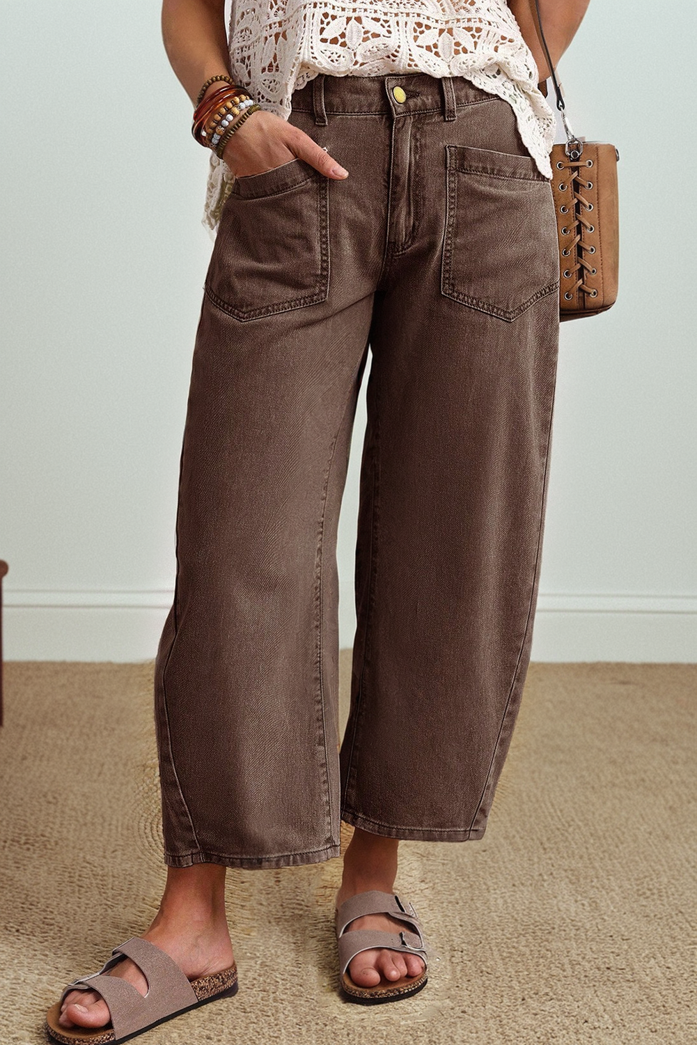 Square Patch Pocket Barrel Jeans - Brown