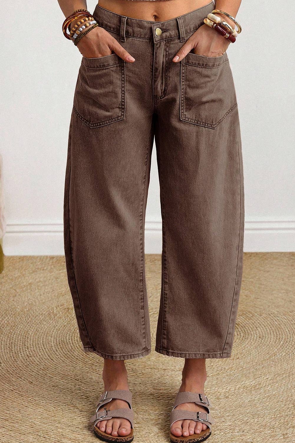 Square Patch Pocket Barrel Jeans - Brown