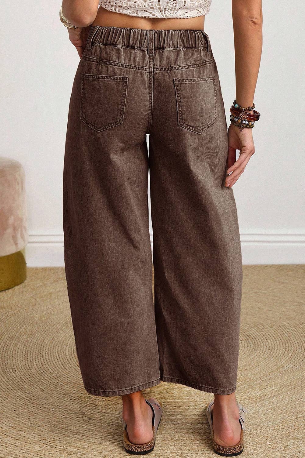 Square Patch Pocket Barrel Jeans - Brown