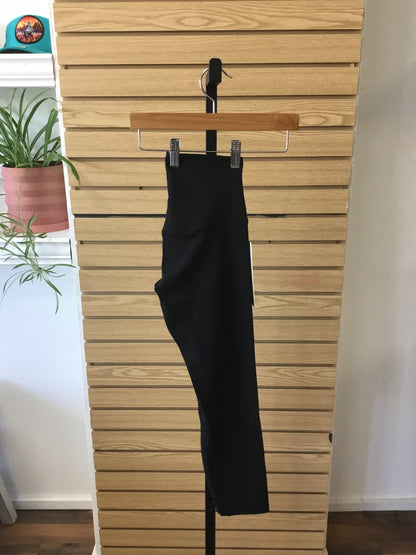 Align HR Crop 23” - Black