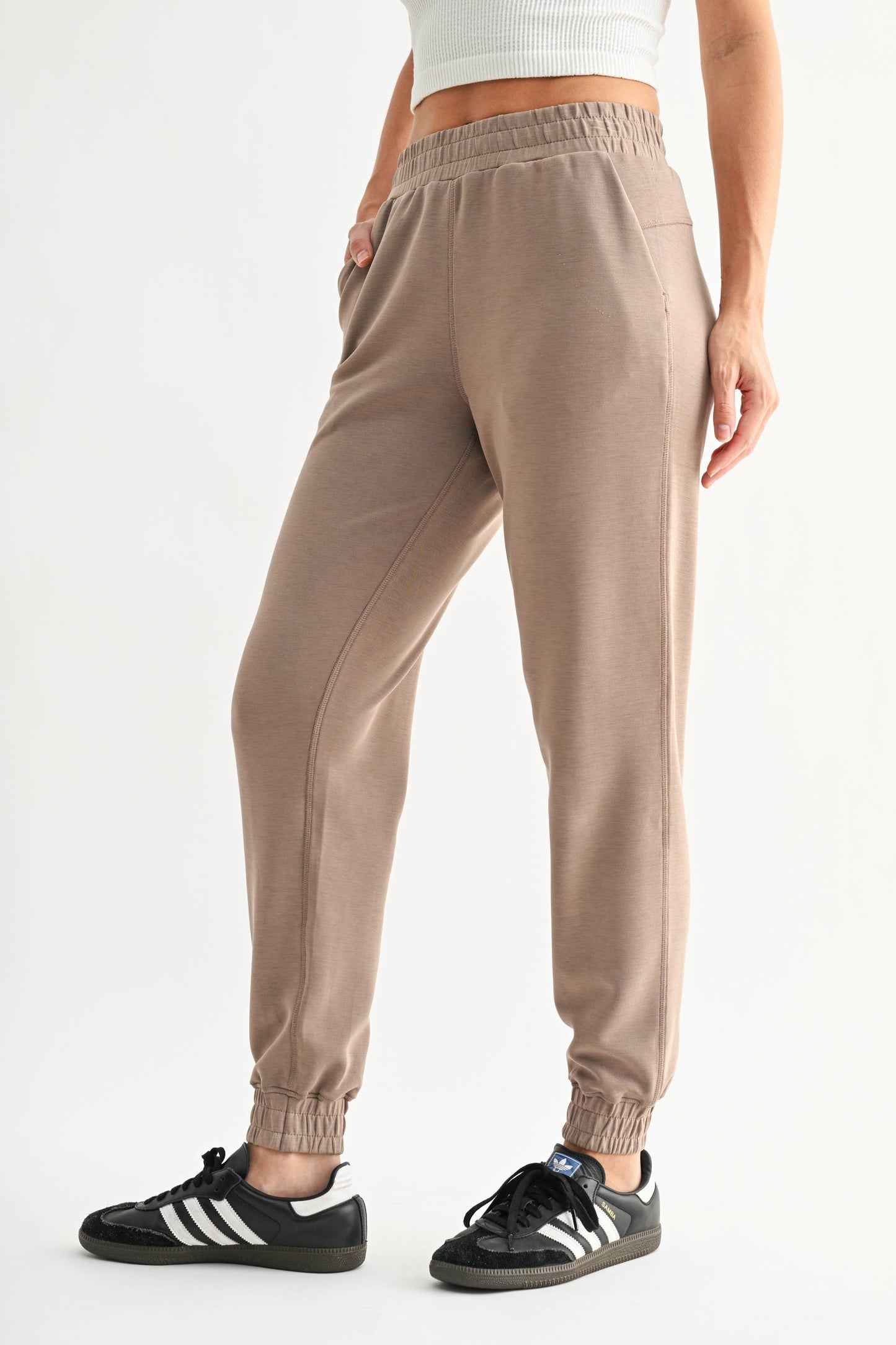 Laguna Flow Joggers: SILKEN TAUPE