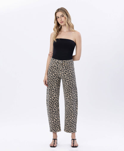 HIGH RISE LEOPARD BARREL JEANS