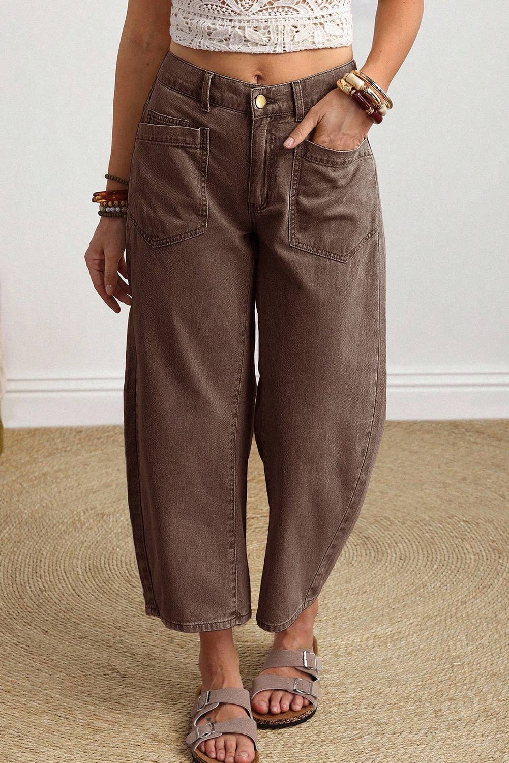 Square Patch Pocket Barrel Jeans - Brown