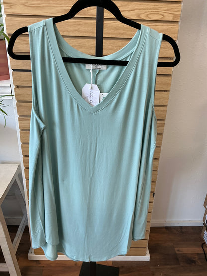 PLUS REAL MODAL SLEEVELESS V-NECK HI-LOW HEM TOP