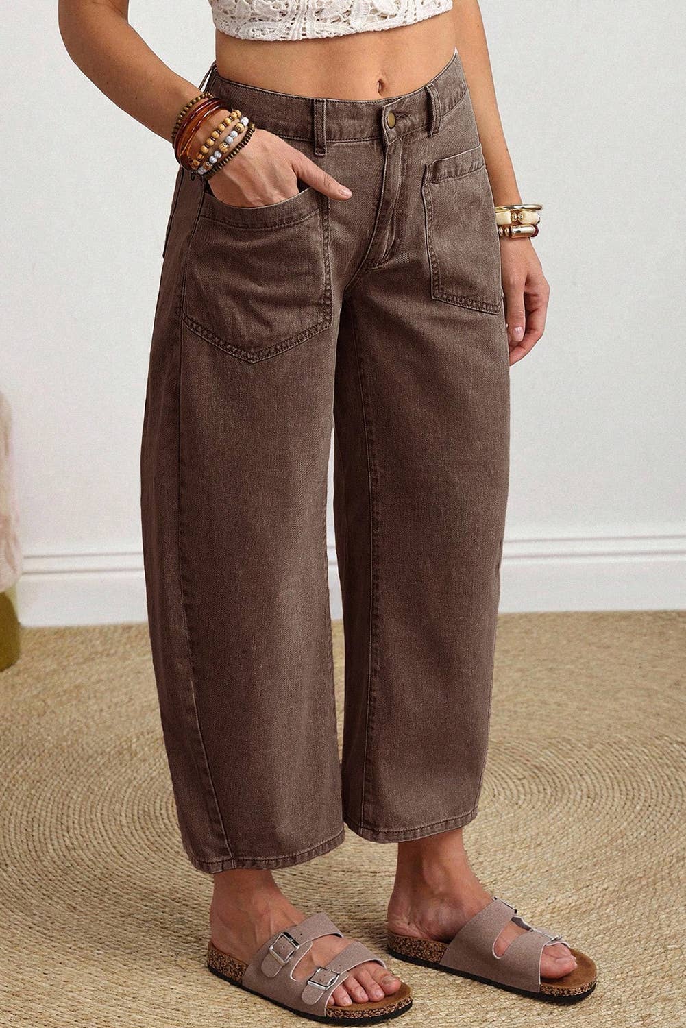Square Patch Pocket Barrel Jeans - Brown